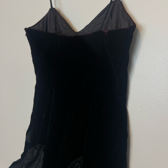 Vintage Joy Stevens Velour Ruffle Bottom Midi Dress 6 - Picture 5 of 10